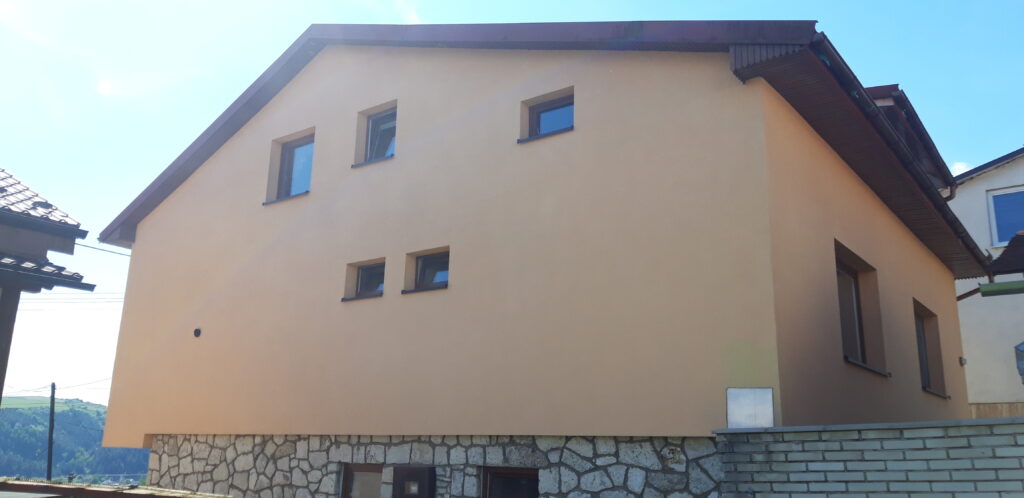 umývanie fasády domu